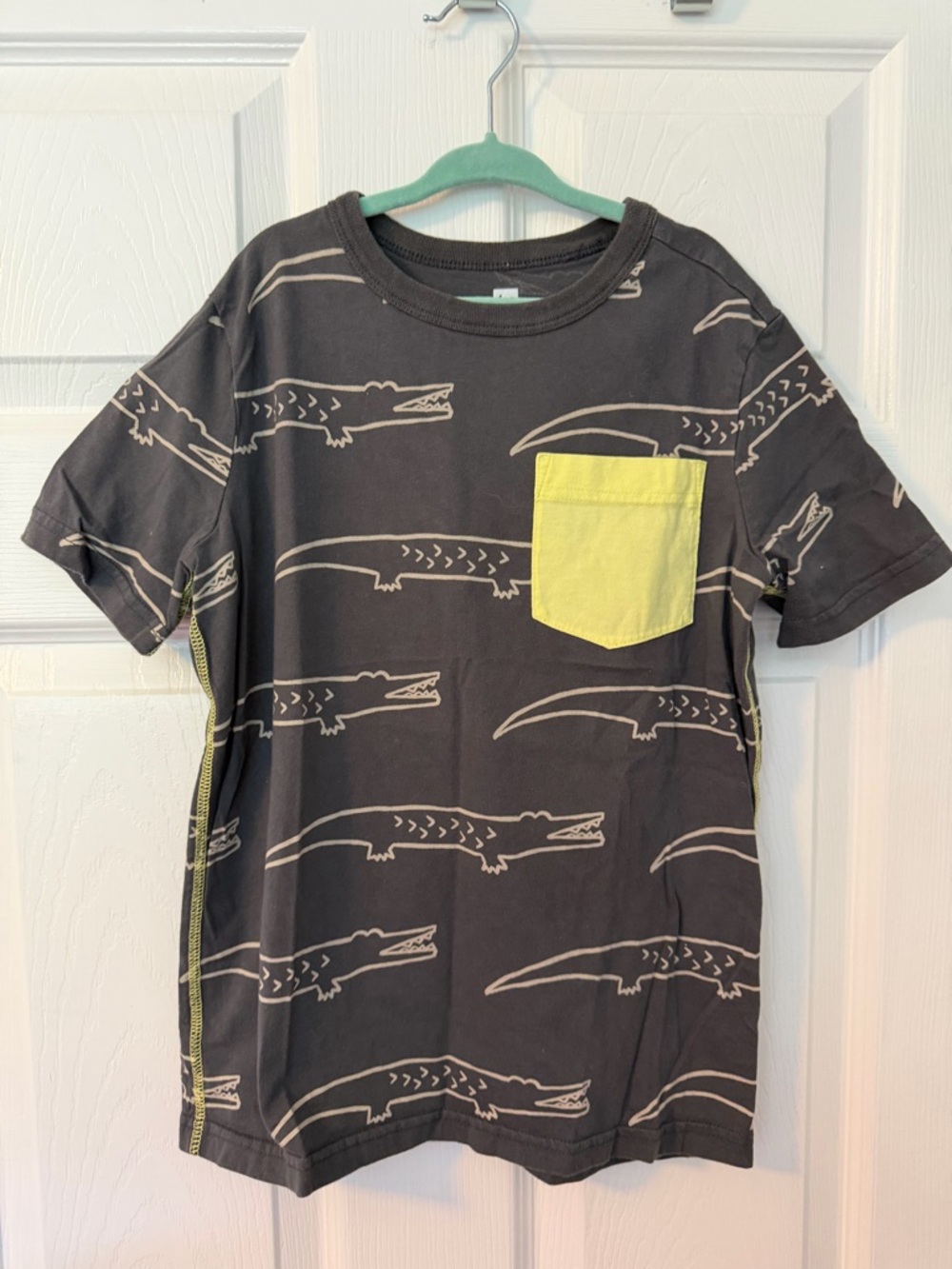 Tea Collection Black Alligator Print Tee with Yellow Pocket